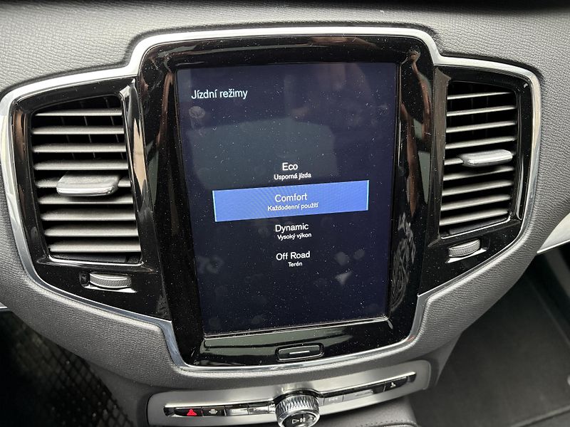 Volvo XC90 (2019) D5 AWD  Pano, Head, 360 - fotka 28 z 35
