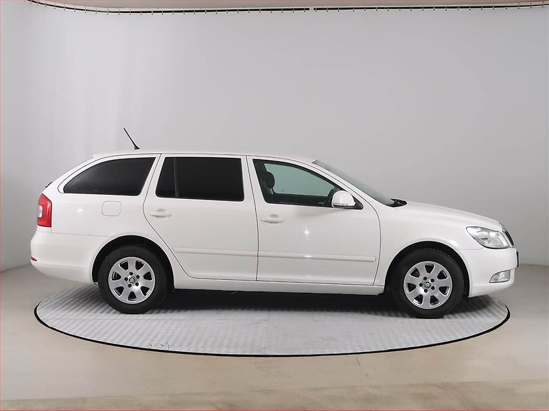Škoda Octavia (2012) 1.2 TSI, Tempomat - fotka 6 z 15