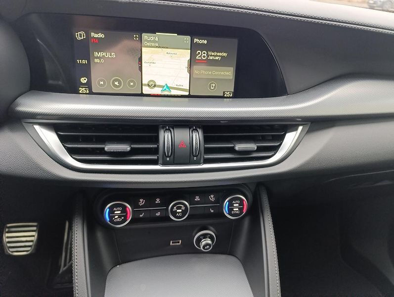 Alfa Romeo Stelvio Veloce 2,0 Turbo 280k AWD - fotka 20 z 32