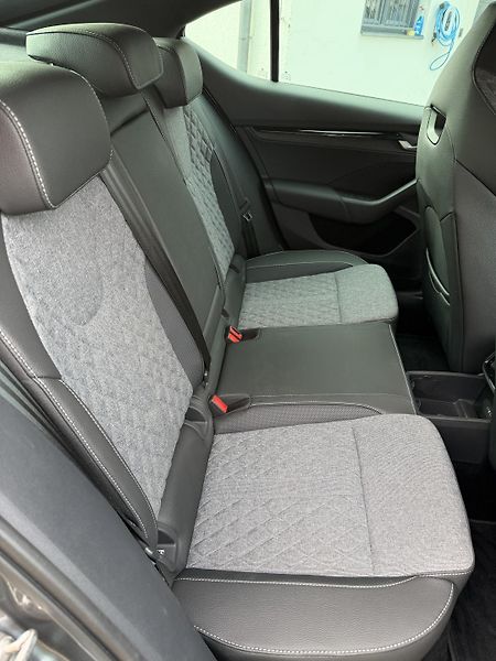 Škoda Octavia 1.5 TSI mHEV 110 kW SPORTLINE - fotka 20 z 22