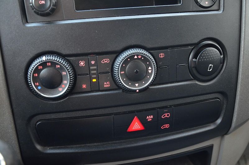 Volkswagen Crafter (2016) 2.0 TDi 103kW / ČR / 1.MAJITEL - fotka 23 z 28