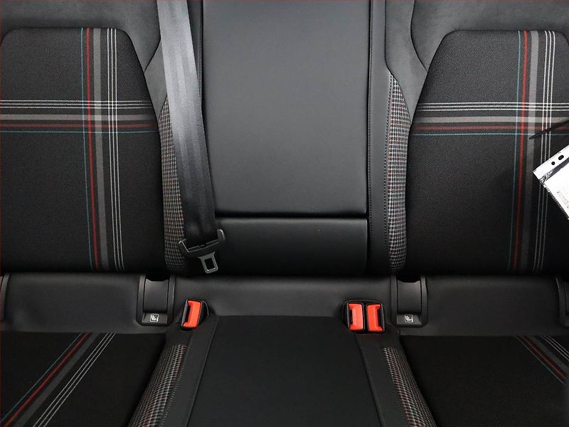 Volkswagen Golf (2026) 2.0 GTI Edition 50 - fotka 8 z 25