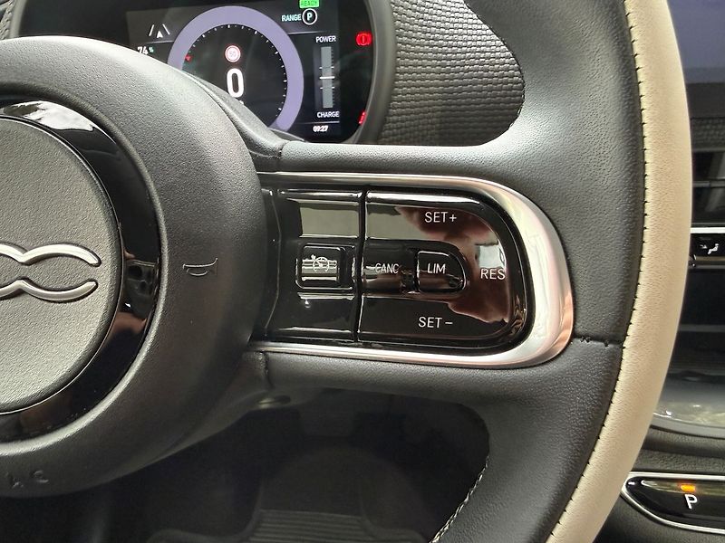 Fiat 500 LaPrima 42 kWh JBL - fotka 23 z 32
