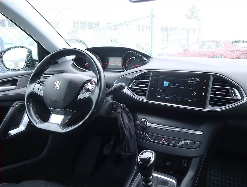 Peugeot 308 (2018) 1.5 BlueHDi, Navi, Tempomat - fotka 7 z 17