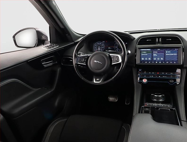 Jaguar F-Pace (2020) 25d AWD, Původ ČR - fotka 7 z 23