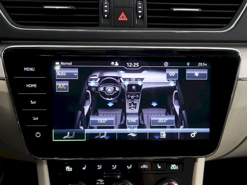 Škoda Superb (2022) LAURIN&KLEMENT 2.0TSI 140KW DS - fotka 34 z 49