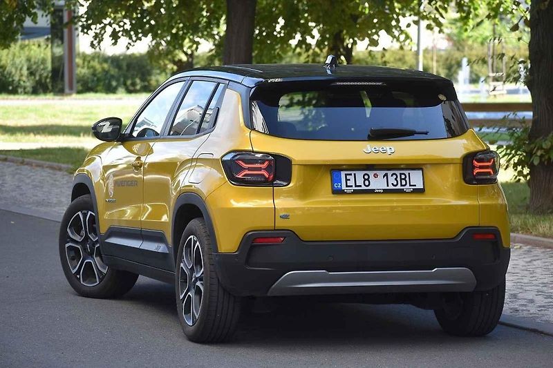 Menší hrboly Jeep Avenger přejíždí s grácií