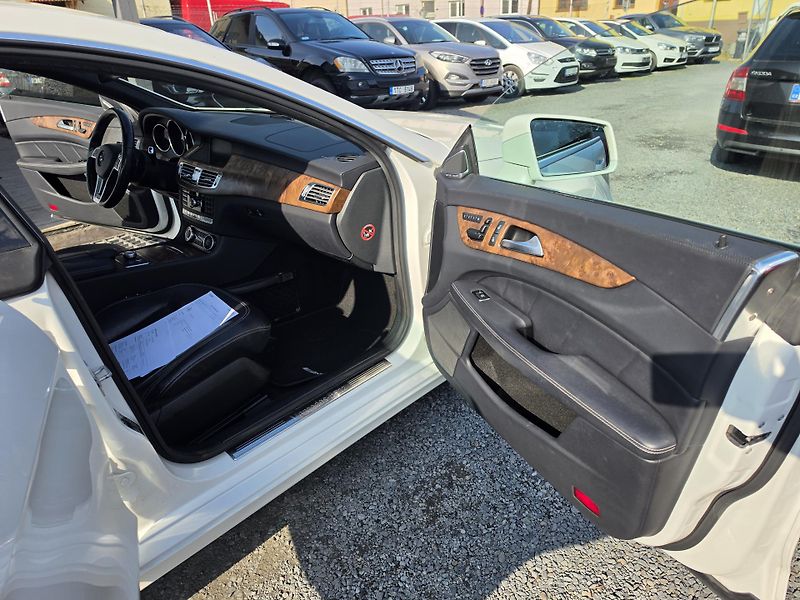 Mercedes-Benz CLS 350CDI 4-MATIC Harman&Kardon  - fotka 15 z 39
