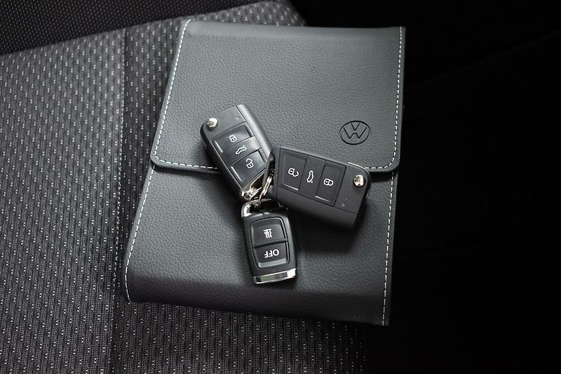 Volkswagen Touran 2.0TDI TAŽNÉ*WEBASTO*DPH*ČR 1M - fotka 41 z 51
