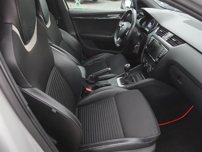 Škoda Octavia (2015) RS 2.0 TDI, Navi, Xenony - fotka 9 z 15