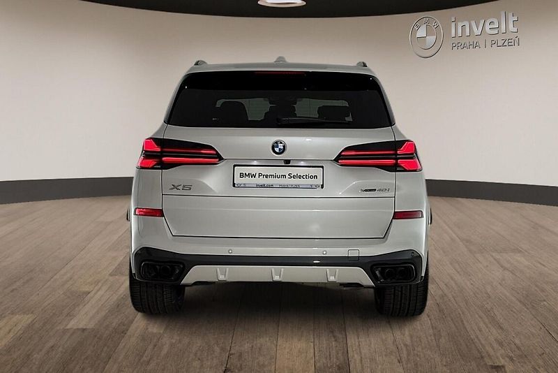 BMW X5 xDrive40i - fotka 4 z 29