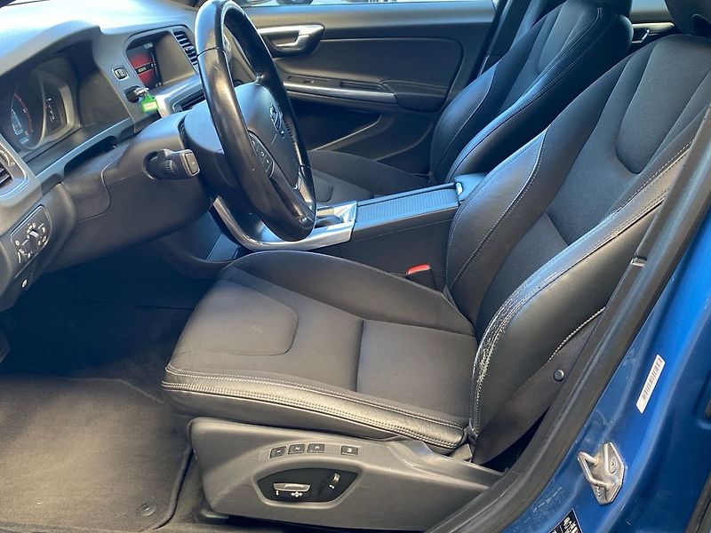 Volvo V60 D3 FWD MOMENTUM - fotka 5 z 30