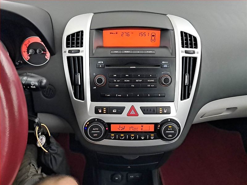 Kia Ceed (2010) 1.6 CRDi, po STK - fotka 12 z 16
