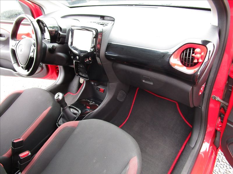 Toyota Aygo 1.0VVT-i, aut. KLIMA - fotka 16 z 37