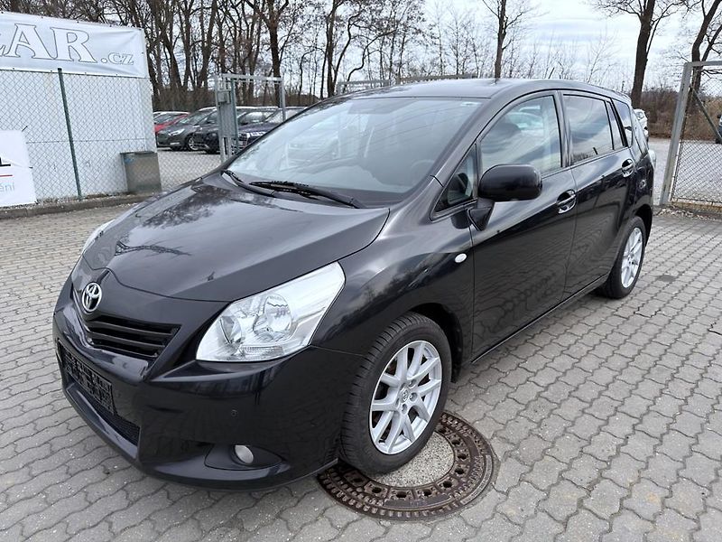 Toyota Verso 1.8i 108 kW navi. serviska - fotka 1 z 19