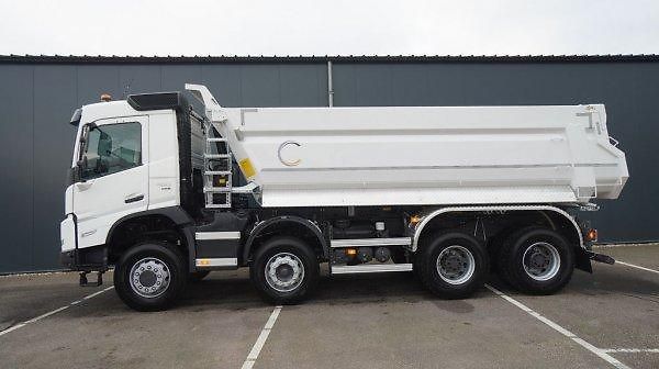 Volvo (2025) NOVÝ - Eur6 sklápěč 8x6 - fotka 1 z 10