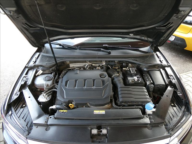 Volkswagen Passat 2,0 TDi DSG FULL LED BUSINESS - fotka 38 z 41