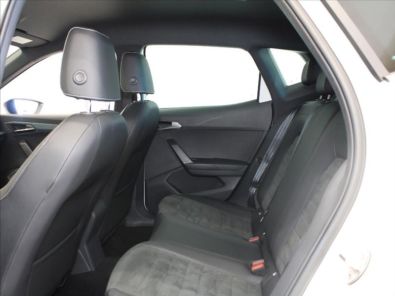 Seat Arona 1,0 TSi DSG Xperience 5L.Zár. - fotka 7 z 23