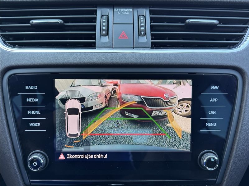 Škoda Octavia 2,0 TSI 140kW DSG L&K 4x4 DPH - fotka 43 z 50