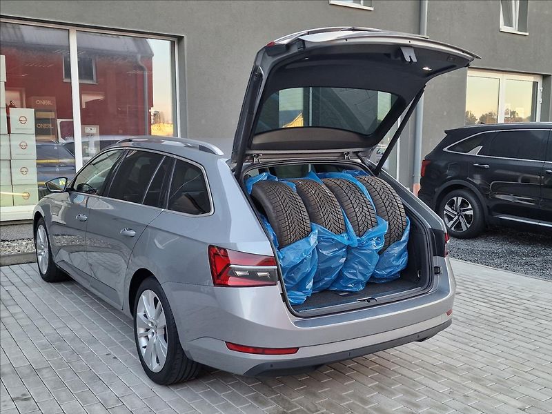 Škoda Superb 2.0TDI 110kW Style Combi,1Maj - fotka 40 z 49