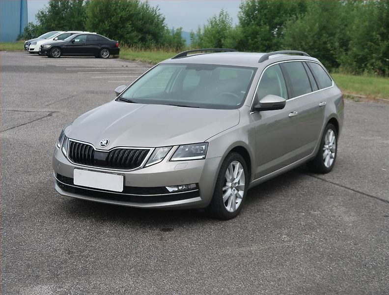 Škoda Octavia (2017) Style 1.6 TDI, Serv.kniha - fotka 2 z 13