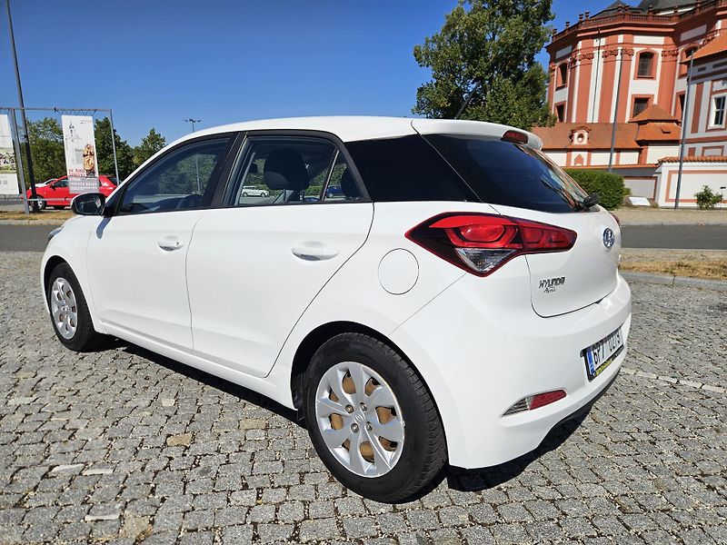Hyundai i20 (2016) 1.2 NOVÉ ROZVODY A STK - fotka 9 z 23