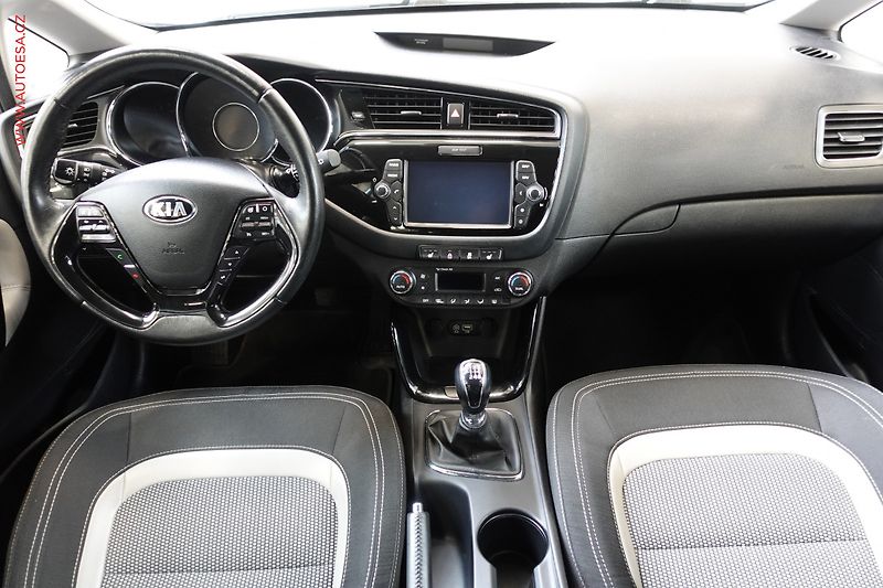Kia Ceed (2016) 1.6CRDi, Navi, AC - fotka 8 z 23