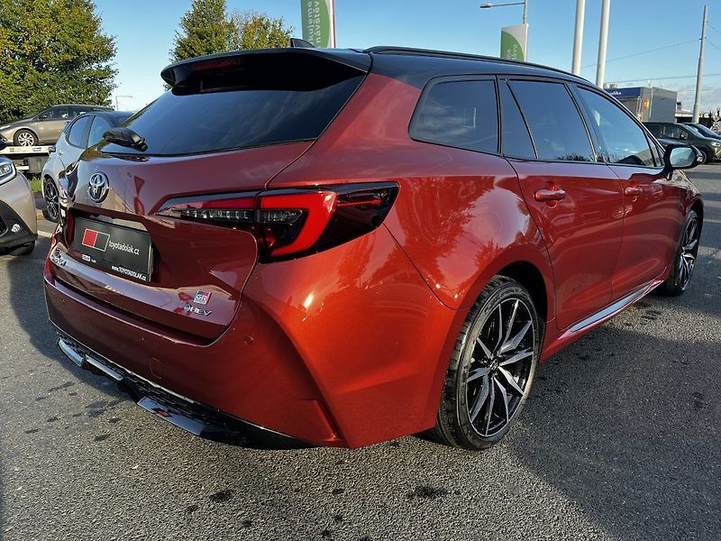 Toyota Corolla TS 2.0 Hybrid GR Sport - fotka 4 z 27