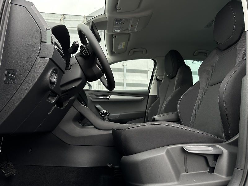 Škoda Karoq 1.5TSi DSG 150PS LED V.Cockpit - fotka 9 z 38