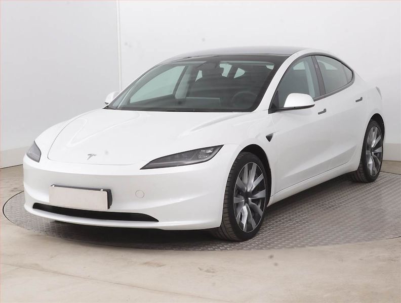 Tesla Model 3 (2023) Standard Range LFP, SoH 96% - fotka 2 z 22