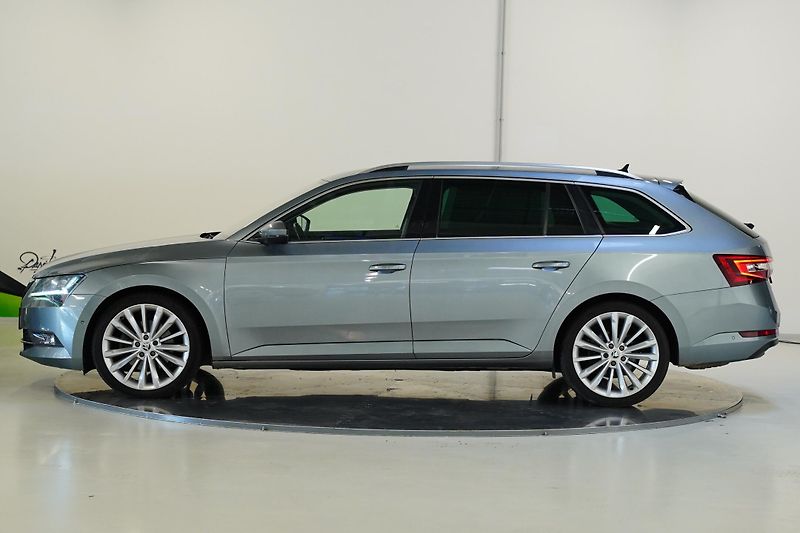 Škoda Superb - fotka 3 z 29