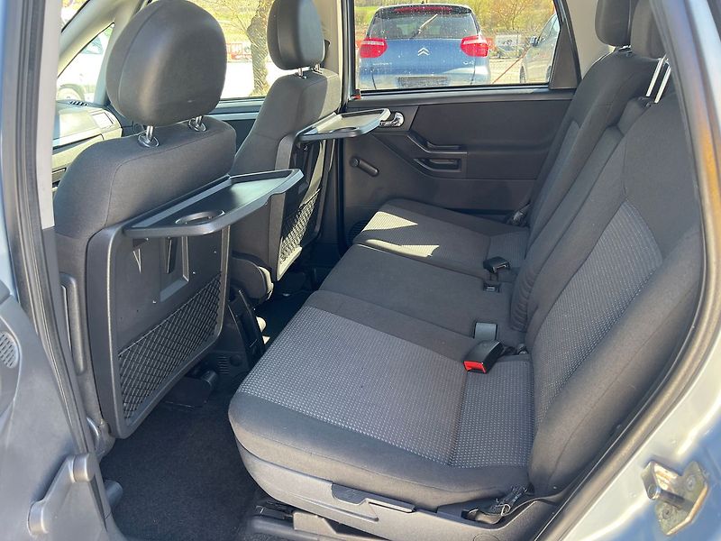 Opel Meriva 1.6 16V - fotka 10 z 15