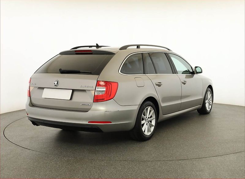 Škoda Superb (2013) 1.6 TDI, Tempomat - fotka 5 z 18