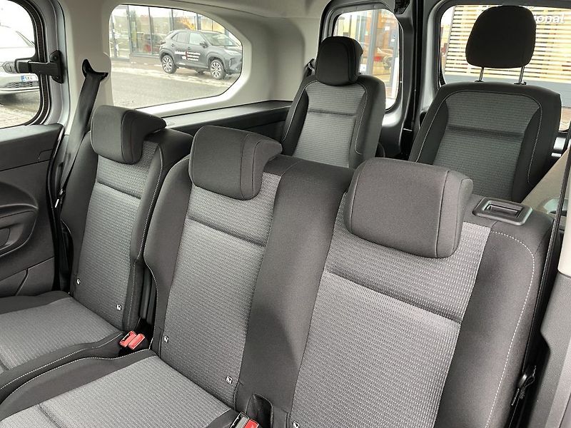 Toyota ProAce City Verso 1.5D MT 130k Business 7S - fotka 12 z 27