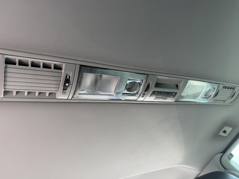 Volkswagen Multivan 2.0 TDI 7 MIST KUŽE HIGHLINE - fotka 17 z 23