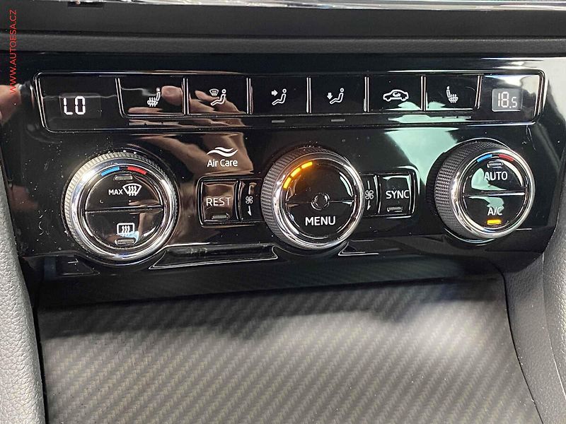 Škoda Superb (2023) 2.0 TSi, ČR, SportLine, DSG - fotka 19 z 23