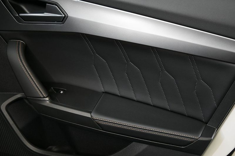 Cupra Formentor 1.5TSI 110kW LED Kamera ZÁRUKA - fotka 19 z 33