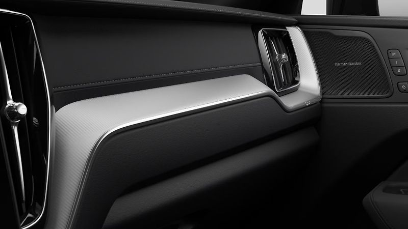 Volvo XC60 (2026) B5 AWD AUT BLACK EDITION ULTRA - fotka 10 z 11