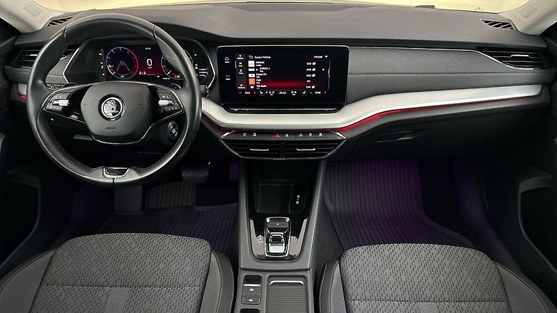 Škoda Octavia 2.0 TDI DSG Style Combi - fotka 8 z 25