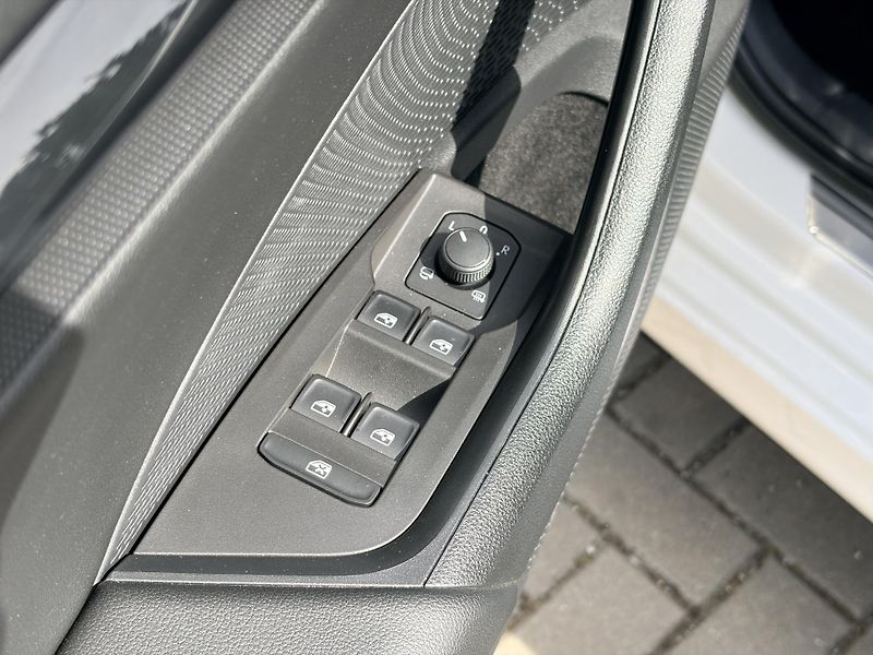 Škoda Octavia 2.0TDI DSG 4x4 STYLE MATRIX - fotka 10 z 45