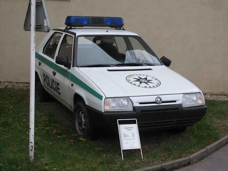V 70. letech začaly být policejní vozy žluté