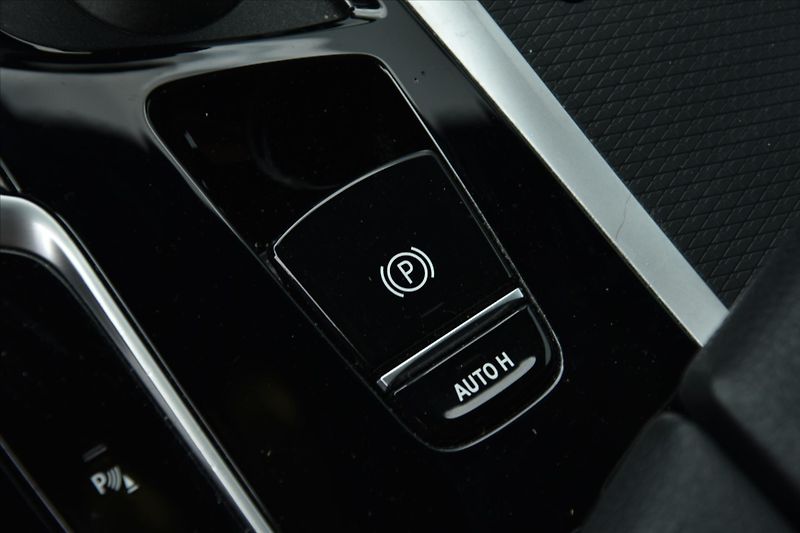 BMW Řada 5 520d xDrive M PAKET DPH ČR - fotka 22 z 30