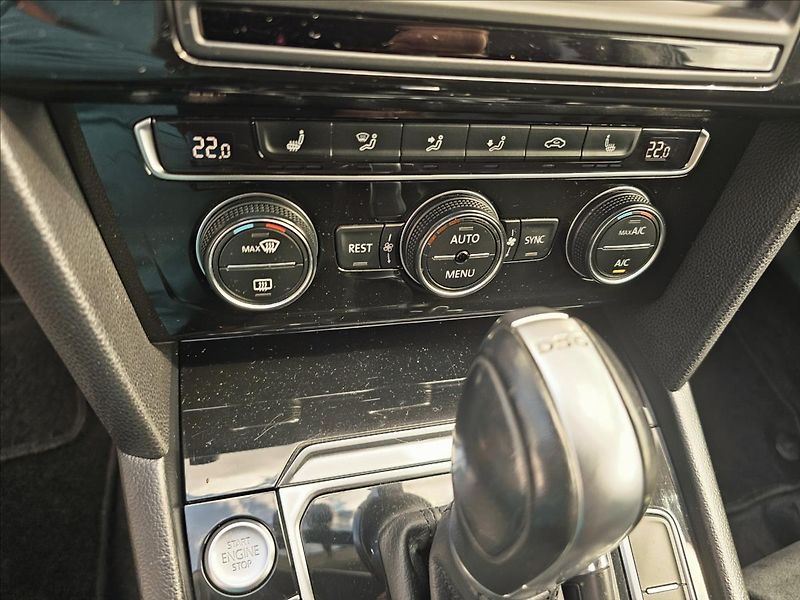 Volkswagen Passat VIII 1,4TSi DSG Highline - fotka 23 z 56