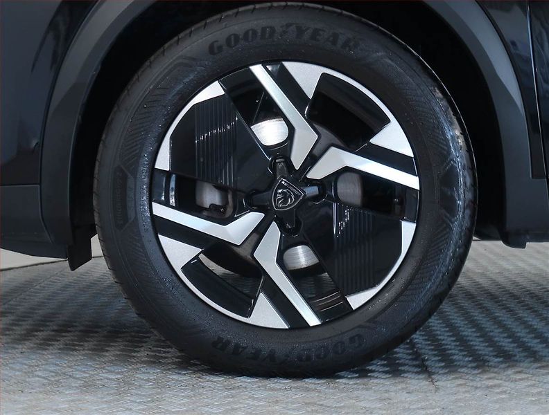 Peugeot 2008 (2025) Allure 1.2 PureTech - fotka 15 z 18