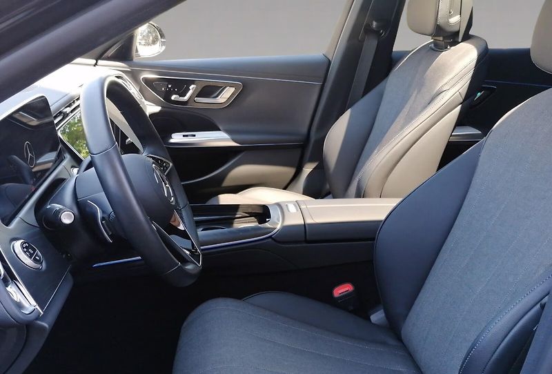 Mercedes-Benz Třídy E 220d Avantgarde Pano 360 Distr - fotka 6 z 10