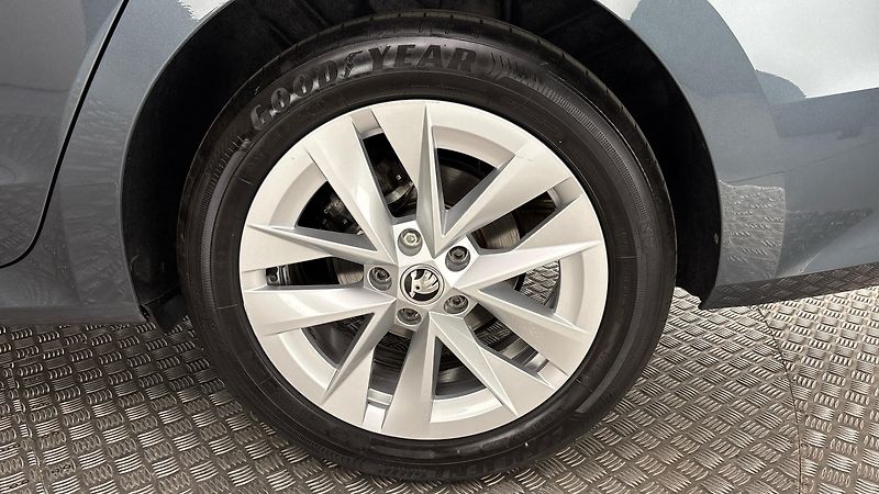 Škoda Octavia 2.0 TDI Style Combi - fotka 19 z 24