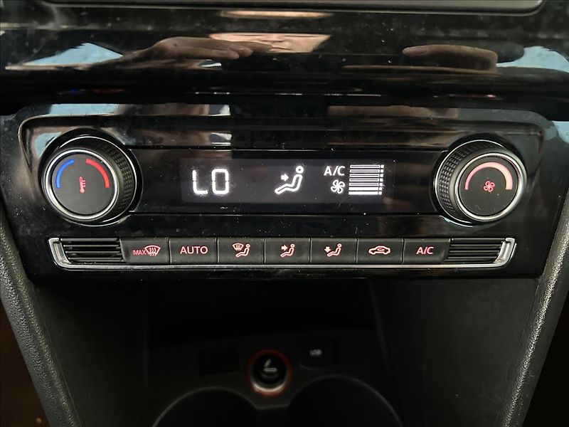 Volkswagen Polo 1,8   GTI,TSI 141kW,SERVISKA - fotka 19 z 26