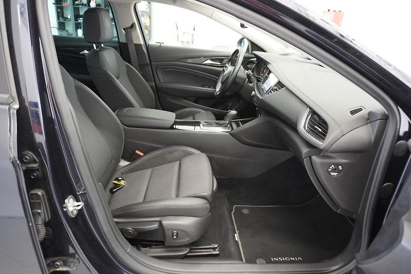 Opel Insignia 2,0T 154kW SPORTS TOURER 4X4 - fotka 28 z 32