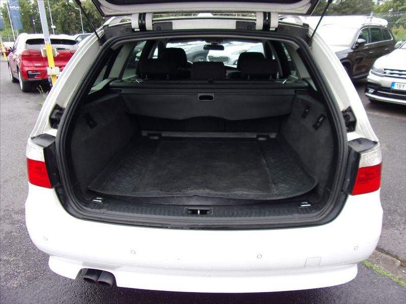 BMW Řada 5 3,0 525d xDrive Touring - fotka 11 z 23
