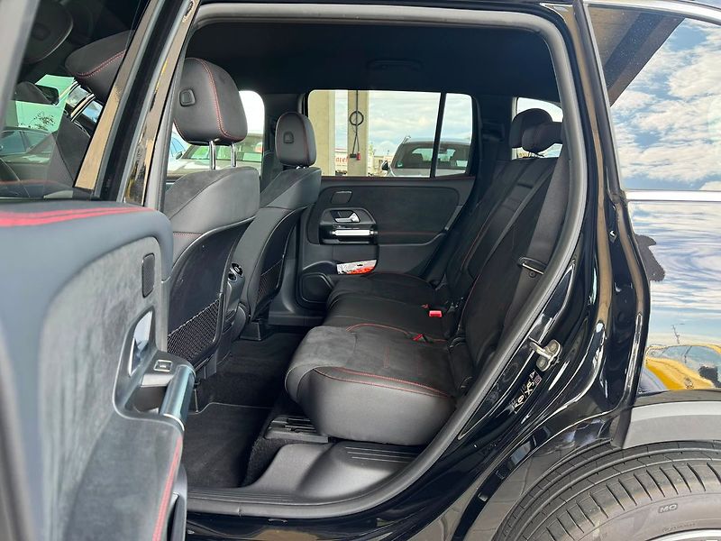 Mercedes-Benz GLB 200d 4MATIC - fotka 16 z 20